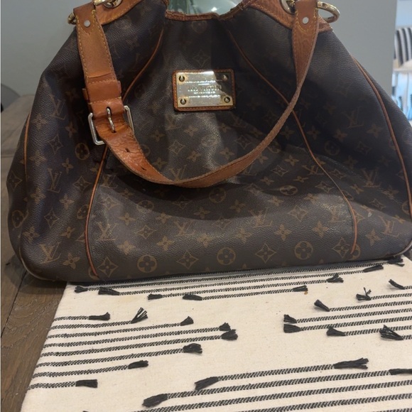 Louis Vuitton Brown Monogram Handbag - Picture 1 of 4